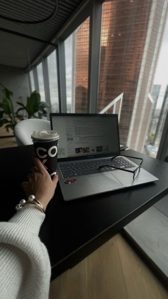 💻